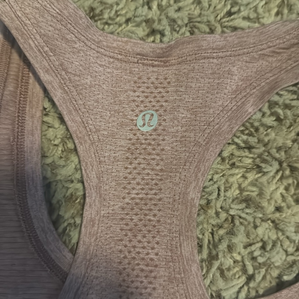 Lululemon Size 10 Swiftly Tech Racerback Tank Top 2.0 Race Length Pink Light - Picture 3 of 5